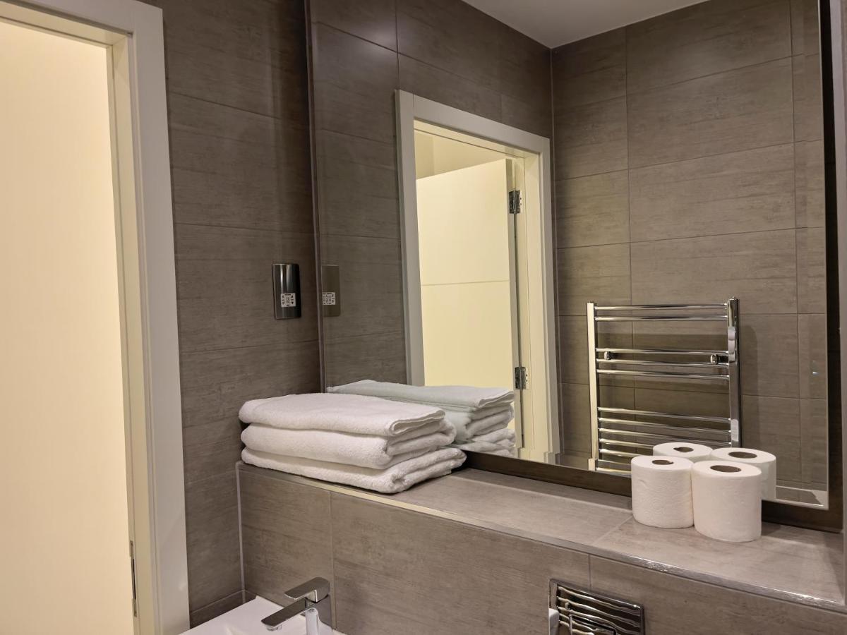 Lovely 2 Double Bedroom Flat With Free Parking - At The Atrium Mk Milton Keynes Extérieur photo