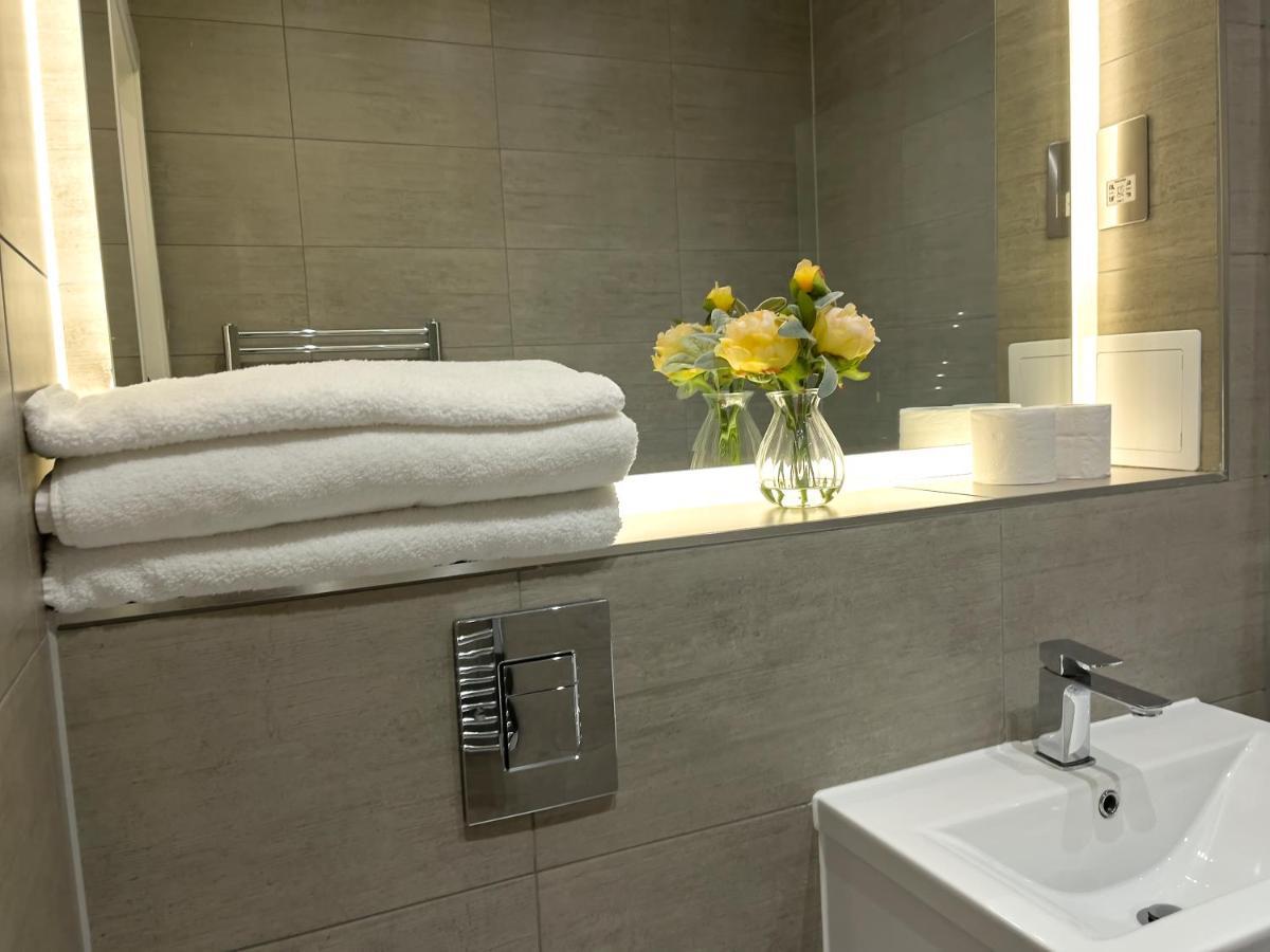 Lovely 2 Double Bedroom Flat With Free Parking - At The Atrium Mk Milton Keynes Extérieur photo
